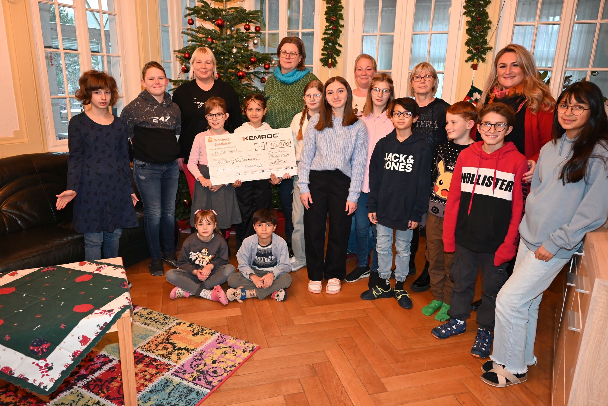 KEMROC verbreitet Weihnachtsfreude durch Spenden